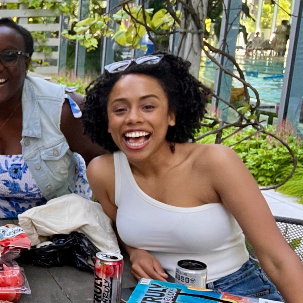 Meet your Posher, Marveliz